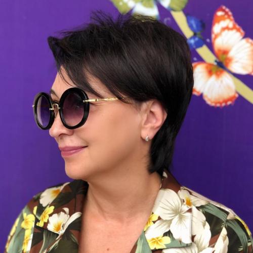 Прически брюнеткам на средние волосы. Модные стрижки для брюнеток 40 плюс: 10 вариантов причёсок для стильных дам, фото