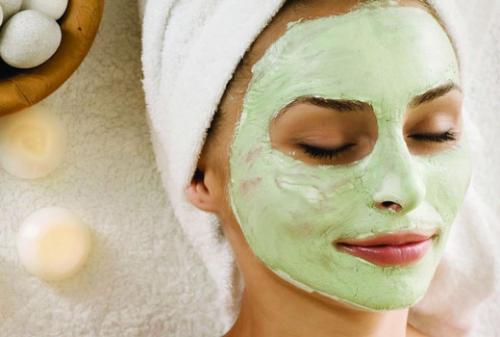 Как сделать отбеливающую маску из петрушки. Маска из петрушки, как простой и эффективный способ от пигментных пятен