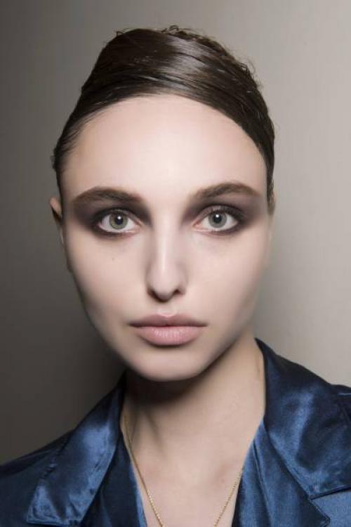 Макияж под темные волосы и светлые глаза. Макияж для девушек с серыми глазами и темными волосами