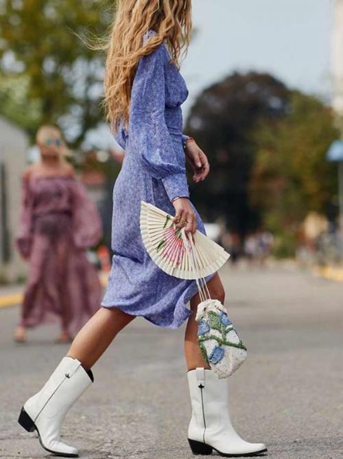 С чем носить женские казаки. Смотрятся потрясающе: казаки — самая модная обувь этой осени, как носить