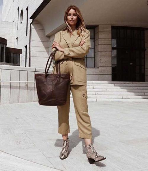 С чем носить женские казаки. Смотрятся потрясающе: казаки — самая модная обувь этой осени, как носить