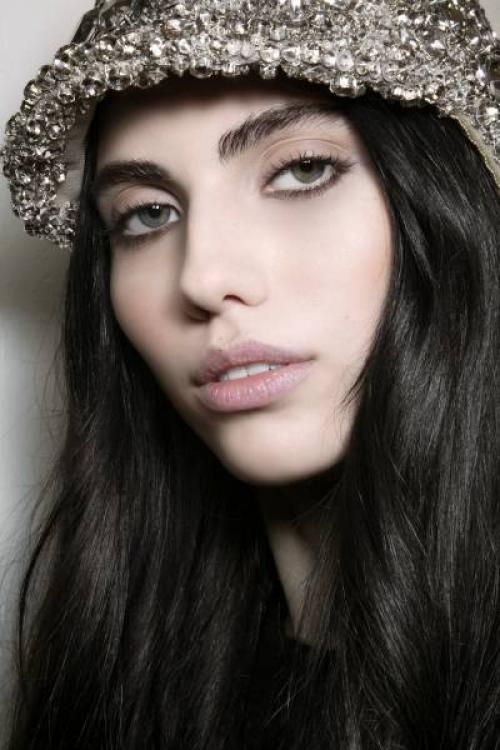 Макияж под темные волосы и светлые глаза. Макияж для девушек с серыми глазами и темными волосами