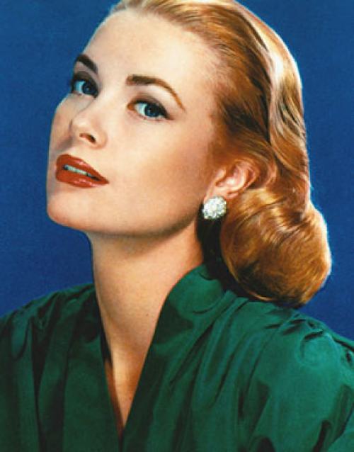 Макияж под темные губы. Макияж с темной помадой — броское, яркое и необычное выделение губ 19 Макияж под темные губы. Макияж с темной помадой — броское, яркое и необычное выделение губ 19