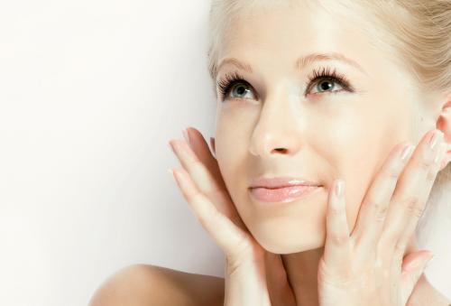 Как сделать отбеливающую маску для лица в домашних условиях. Делаем отбеливающую маску для лица в домашних условиях