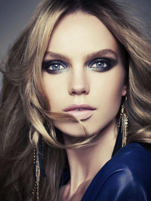 Макияж под темные волосы и голубые глаза. Макияж для голубых глаз — придаем огранку живому бриллианту + фото