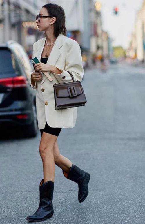 С чем носить женские казаки. Смотрятся потрясающе: казаки — самая модная обувь этой осени, как носить