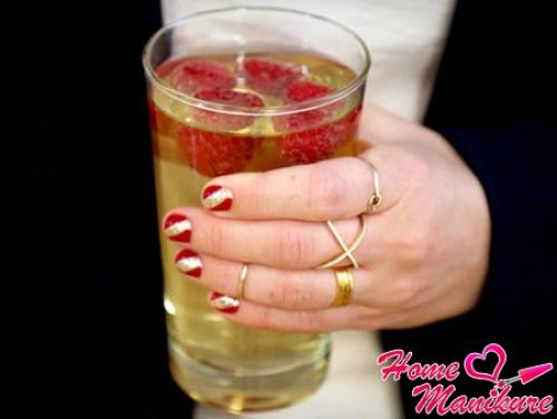 Темно малиновый маникюр. Летнее настроение с малиновым маникюром