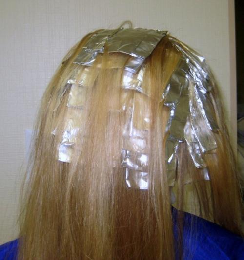 Прикорневое мелирование волос. Прикорневое мелирование: техника выполнения