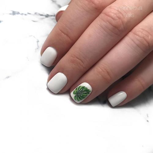 Белый маникюр с дизайном 2020