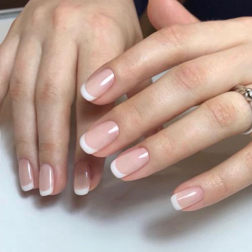 Белый маникюр с дизайном 2020