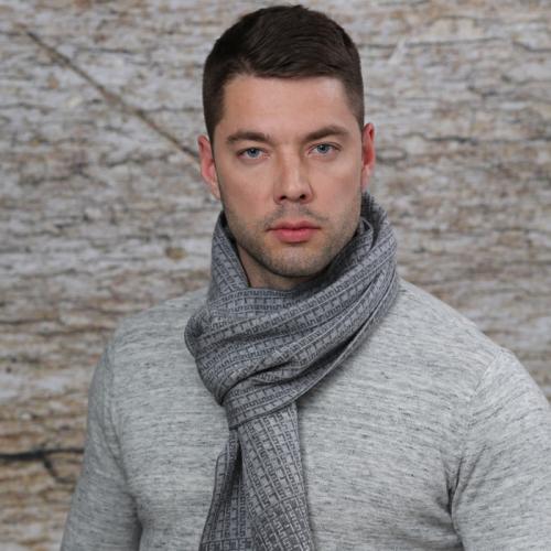 Как носить пальто с шарфом мужчине. Какую модель шарфа выбрать