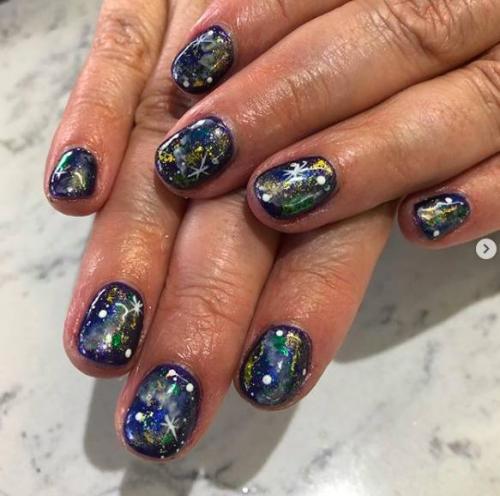 Космический маникюр. Ты просто космос: как изобразить на ногтях ночное небо?