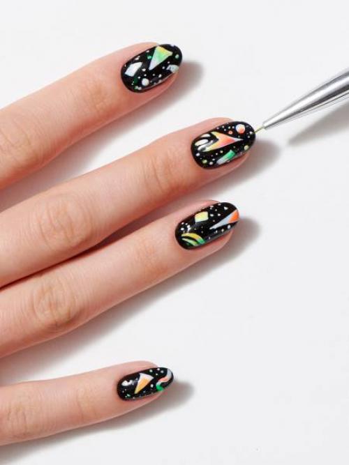 Космический маникюр. Ты просто космос: как изобразить на ногтях ночное небо?