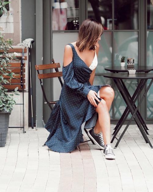 Кроссовки и платье осенью. Платье с кроссовками и кедами: как правильно носить осенью 2020 12 Кроссовки и платье осенью. Платье с кроссовками и кедами: как правильно носить осенью 2020 12