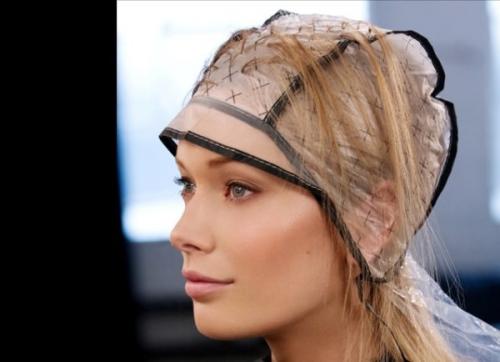 Удлиненное каре на мелированные волосы. Техника выполнения 01