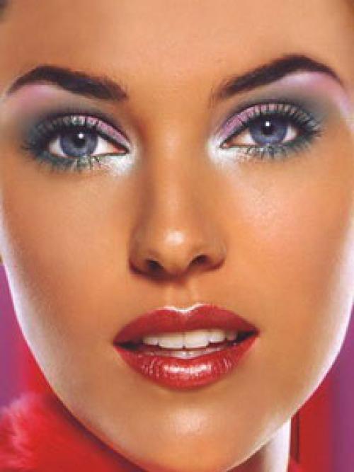 Сияющий макияж в домашних условиях. Как создать макияж с эффектом сияющей кожи: 5 простых шагов 21