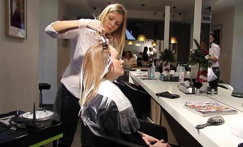 Блонд с темными корнями в домашних условиях. Основные секреты окрашивания волос в блонд без желтизны