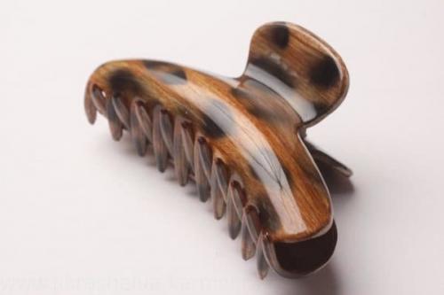 Как заколоть волосы зажимом. Виды заколок для волос