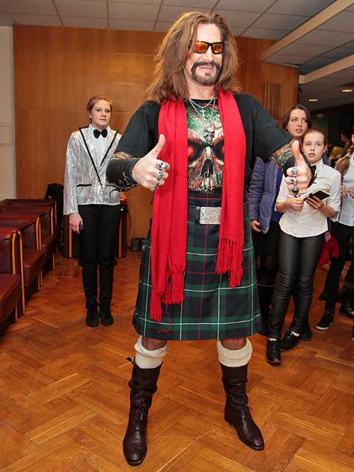 Самые дурацкие наряды. Самые нелепые и безвкусные наряды знаменитостей за вторую половину декабря 15 Самые дурацкие наряды. Самые нелепые и безвкусные наряды знаменитостей за вторую половину декабря 15