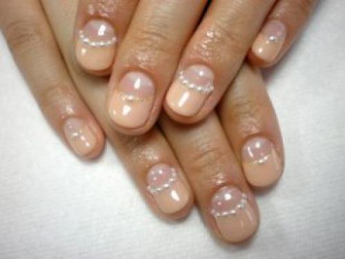 Французский маникюр на очень коротких ногтях. «Короткие» правила нестандартной классики