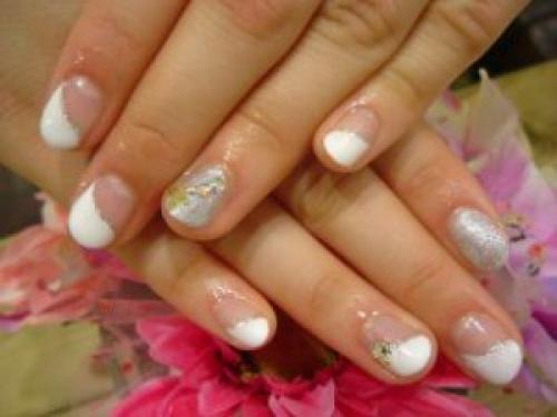 Французский маникюр на очень коротких ногтях. «Короткие» правила нестандартной классики