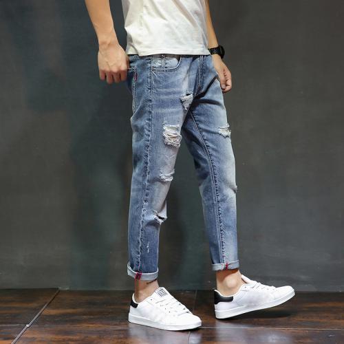 Как выбрать подходящий размер рваных джинсов для мужчины с черной косухой. Каковы особенности мужских рваных джинсов, с чем сочетаются