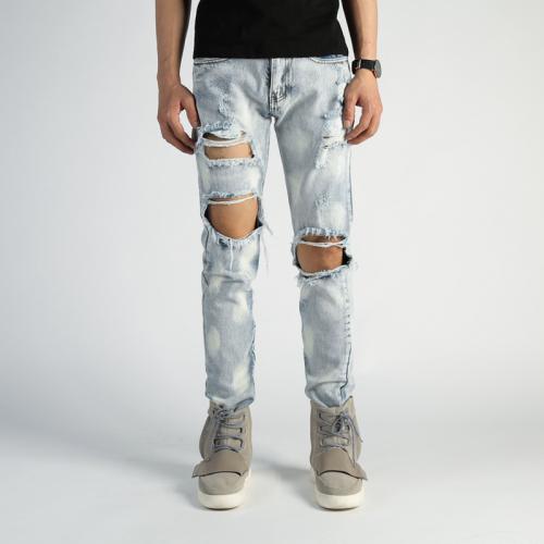 Как выбрать подходящий размер рваных джинсов для мужчины с черной косухой. Каковы особенности мужских рваных джинсов, с чем сочетаются