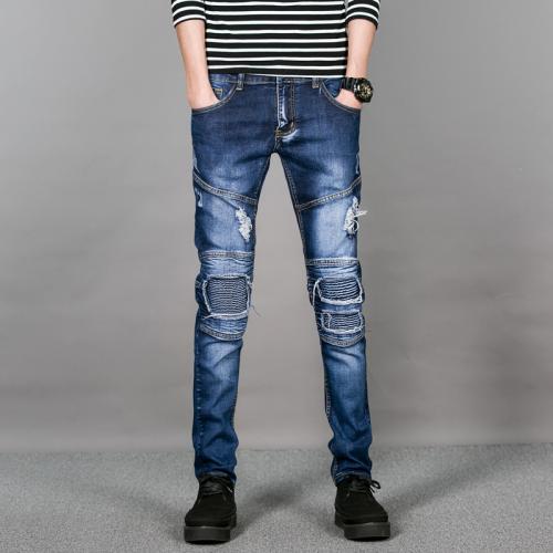 Как выбрать подходящий размер рваных джинсов для мужчины с черной косухой. Каковы особенности мужских рваных джинсов, с чем сочетаются