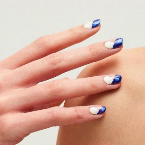 Можно ли комбинировать синий френч на белой базе с другими узорами. Сочетание синего френча с другими цветами и декором