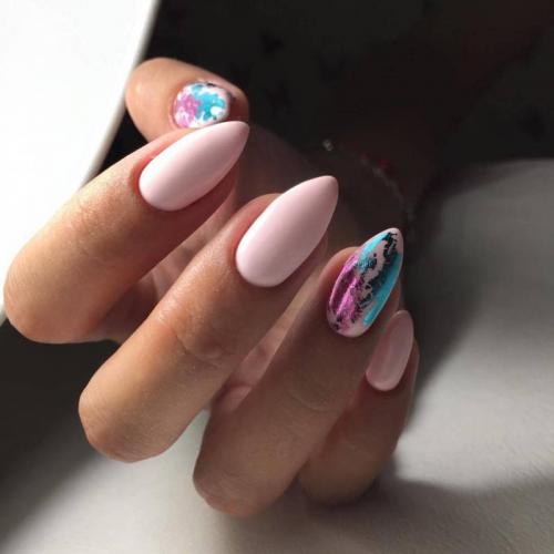 Как сочетать фольгу с другими дизайнами на гель-лаке. Маникюр с фольгой: фото новинки и модные тенденции 2025 красивого дизайна золотой и серебряной фольгой коротких ногтей