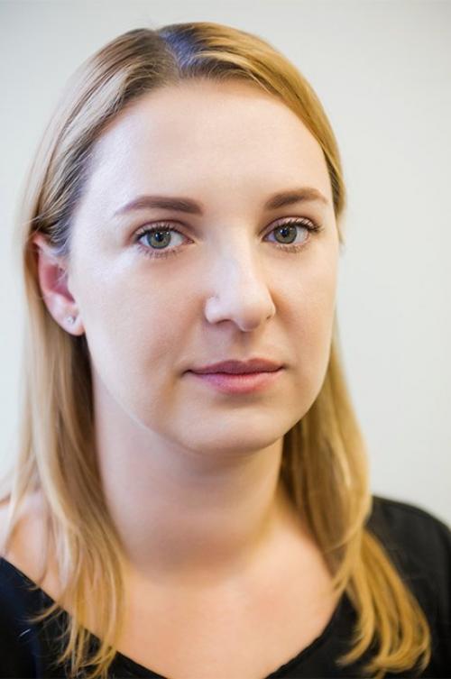 Каким способом лучше всего наносить и растушевывать скульптор для естественного эффекта. Шаг .  Высветление