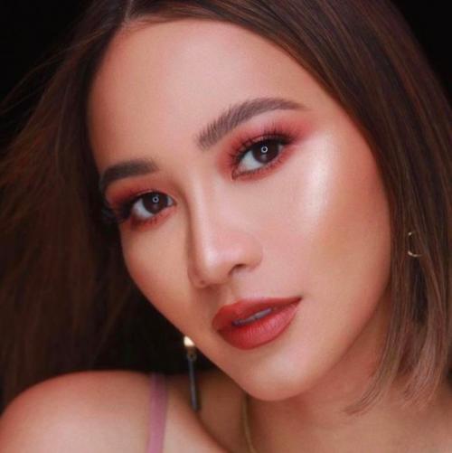 Как использовать хайлайтер для создания эффекта подтянутости круглого лица. Хайлайтер: подробное бьюти-досье