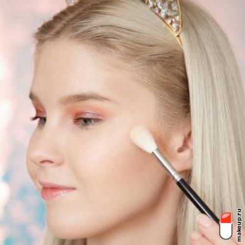 Как использовать хайлайтер для создания эффекта подтянутости круглого лица. Хайлайтер: подробное бьюти-досье