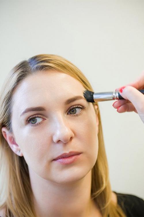 Каким способом лучше всего наносить и растушевывать скульптор для естественного эффекта. Шаг .  Высветление