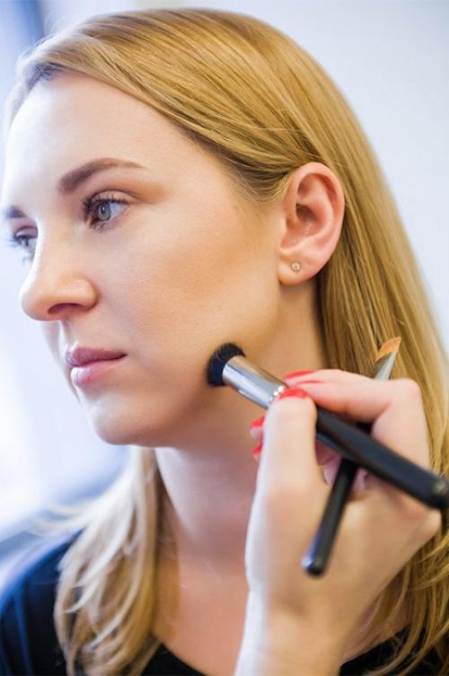 Идеальные контуры: как наносить скульптор на овальное лицо 16