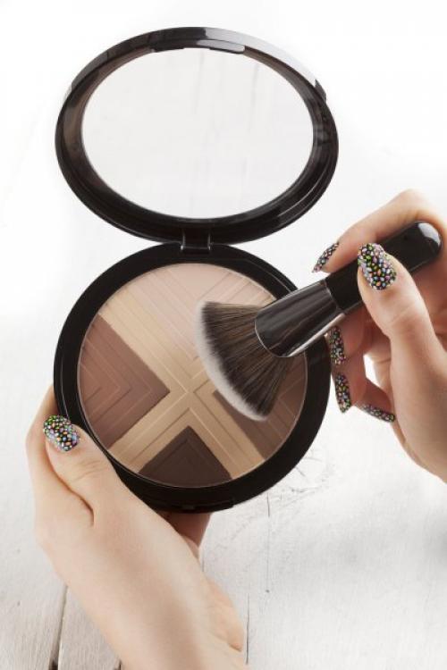 Как правильно наносить продукты для скульптурирования лица. Все четко: зачем нужна палетка для контурирования?