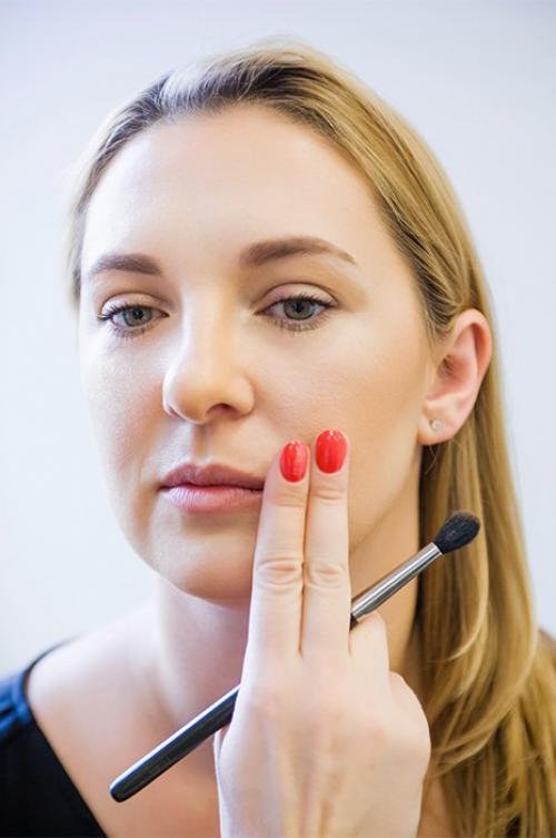 Идеальные контуры: как наносить скульптор на овальное лицо 12