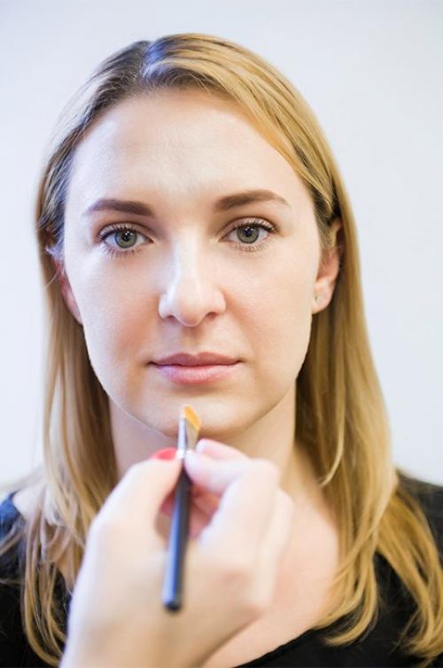 Каким способом лучше всего наносить и растушевывать скульптор для естественного эффекта. Шаг .  Высветление