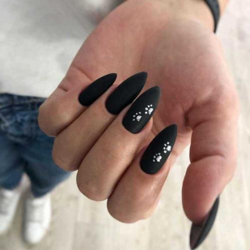 Черный маникюр летом. Черный маникюр для разных форм ногтей