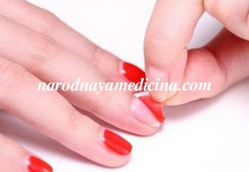 Как перенести рисунок с фольги на ногти без специальных инструментов 03