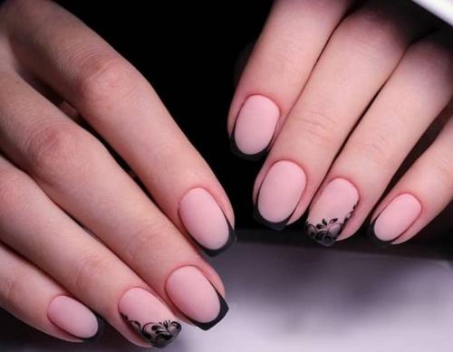 Маникюр с черным френчем и стразами. Дизайн ногтей с черным френчем