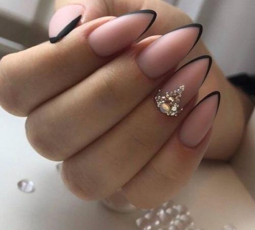 Роскошный черный маникюр с розами. Что это такое? 03 Роскошный черный маникюр с розами. Что это такое? 03