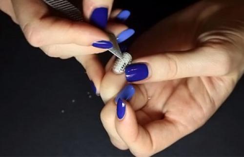 Как клеить стразы на ногти, чтобы долго держались. Как правильно приклеить стразы на ногти