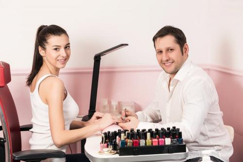 В чем разница между базой и гелем. Особенности технологии укрепления ногтей гелем 01 В чем разница между базой и гелем. Особенности технологии укрепления ногтей гелем 01