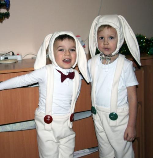 Ушки зайчика для мальчика. Костюм зайчика своими руками — простые и оригинальные варианты пошива и главное, что можно использовать, чтобы сделать костюм смотрите в обзоре с фото!