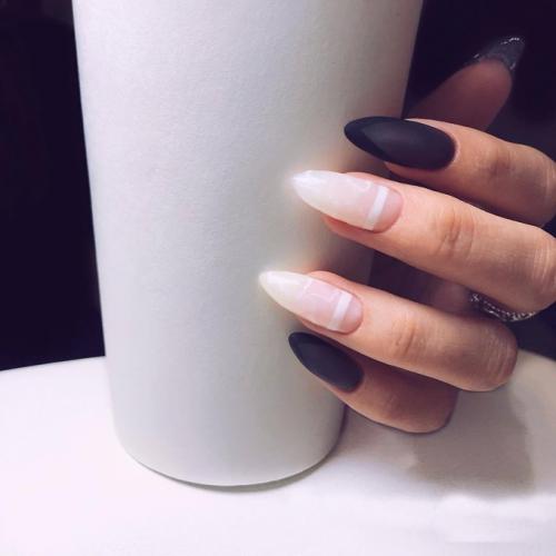 Матовый маникюр с глянцевым френчем. Новое в мире моды 02 Матовый маникюр с глянцевым френчем. Новое в мире моды 02