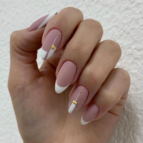 Матовый маникюр с глянцевым френчем. Новое в мире моды 06 Матовый маникюр с глянцевым френчем. Новое в мире моды 06