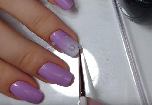 Как наклеить стразы на ногти в домашних условиях. Общий алгоритм, как клеить стразы на гель-лак