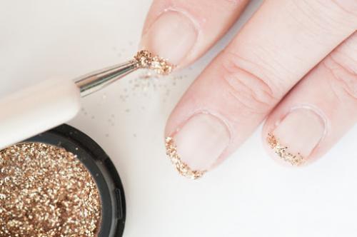 Сухие блестки для ногтей, как наносить. Как наносить блестки на гель-лак: общие рекомендации