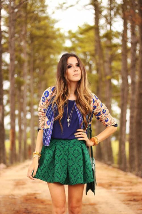 С чем носить длинную зеленую юбку. С чем сочетать зеленую юбку.